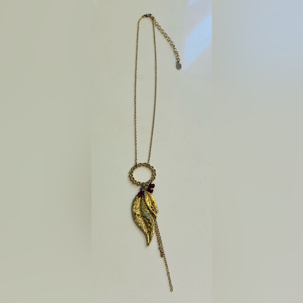 JESSICA Elliot Beautiful Gold Tone Leaf Ruby Stone Pendant Necklace